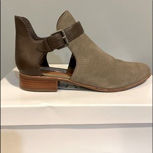 Steve Madden Corryn Pointed Toe Ankle Bootie